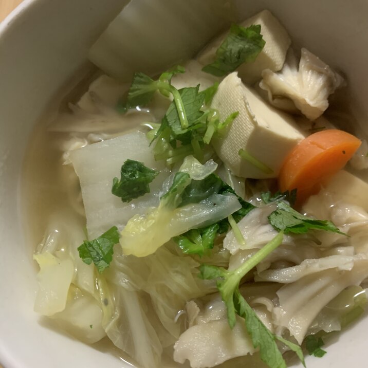 豆腐と三つ葉と白菜和風コンソメスープ